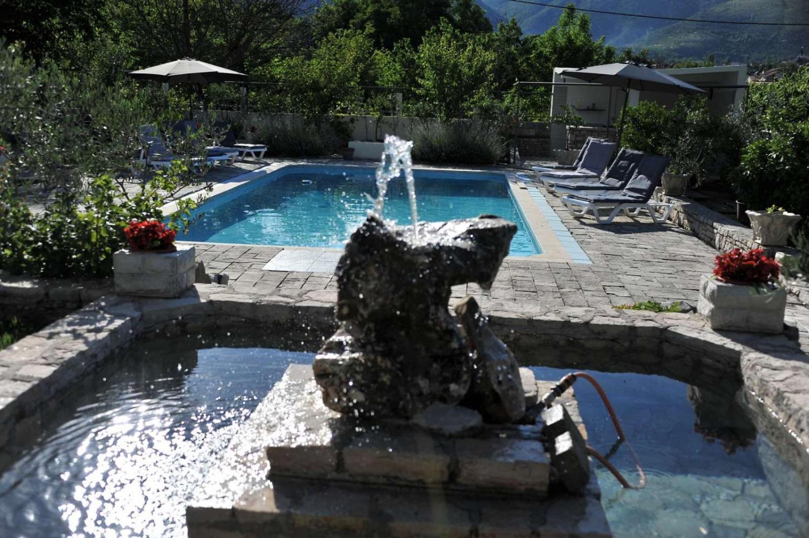 Pool House Maslina Apartment Мостар Екстериор снимка