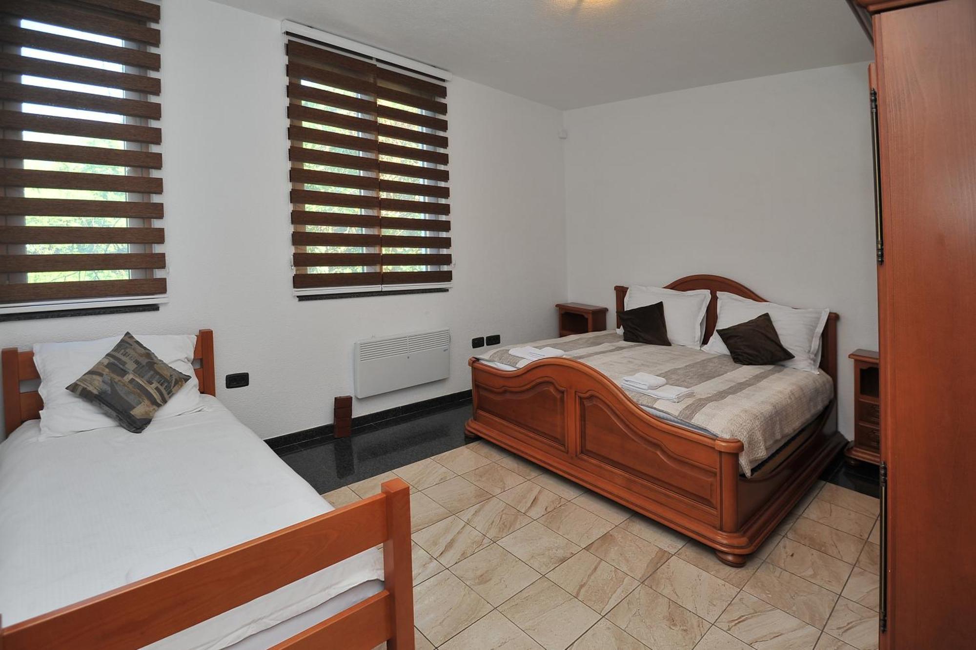 Pool House Maslina Apartment Мостар Екстериор снимка
