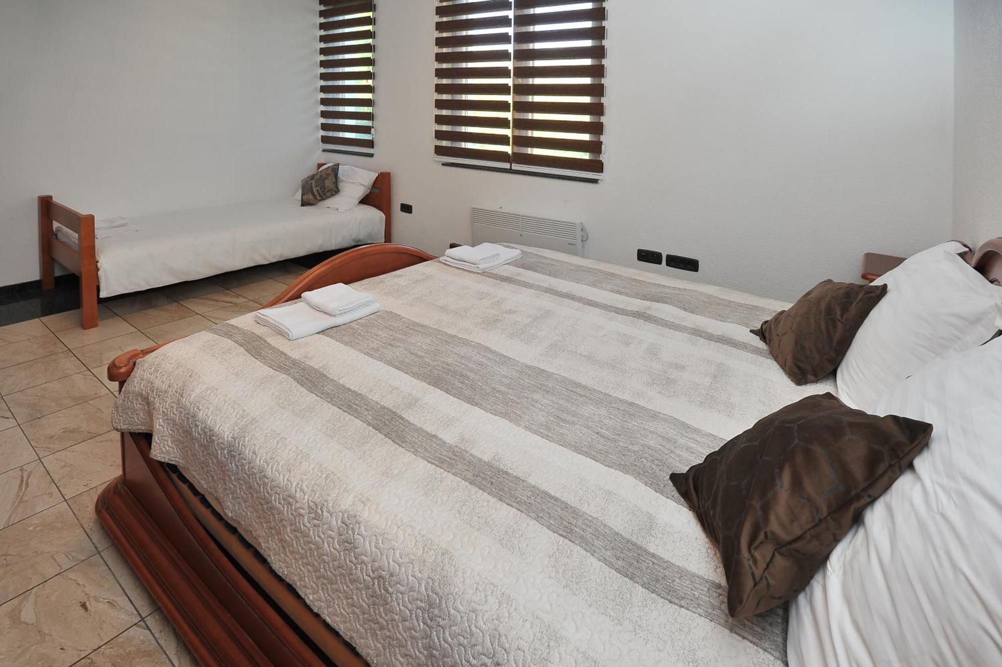 Pool House Maslina Apartment Мостар Екстериор снимка