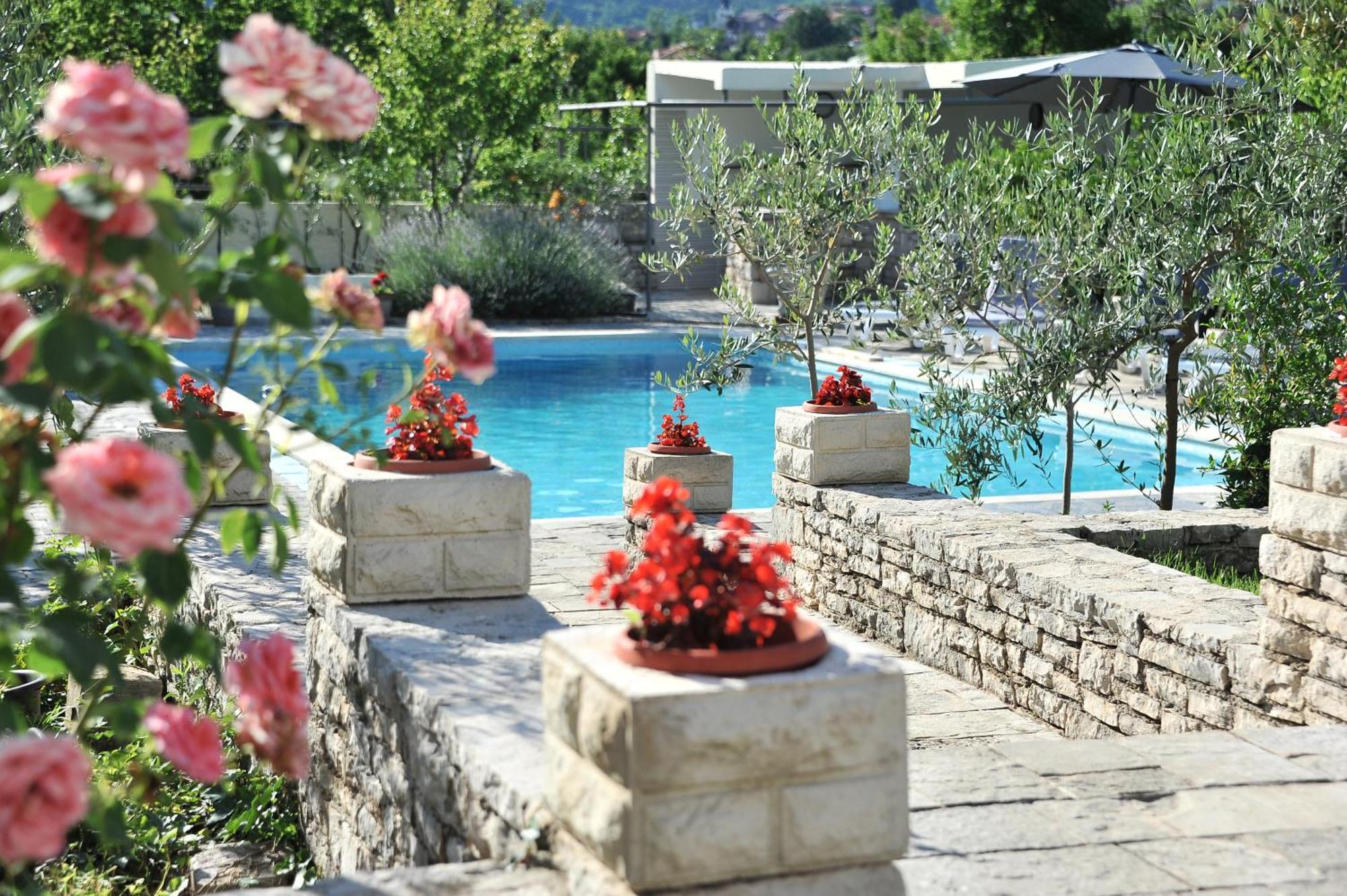 Pool House Maslina Apartment Мостар Екстериор снимка